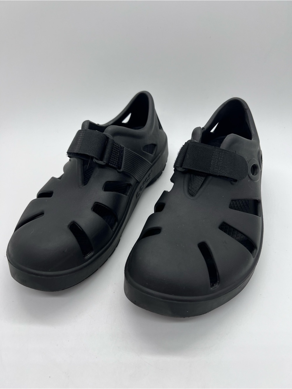 OOFOS Men's Oocandoo Black Recovery Sandals with Adjustable Strap Size 9